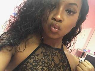 에로틱 한 영상 채팅 charliebarbie