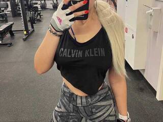 에로틱 한 영상 채팅 CharlottaShy