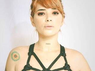 에로틱 한 영상 채팅 Cherylbones