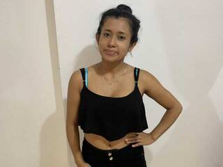 에로틱 한 영상 채팅 ClarethStudiX