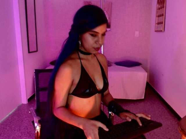 사진 CorineHill At Goal I will make a really Hot Striptease with a really Horny penetration Play!!! #latina #naked #lovense #18 #smalltits #cum #strip #legs #redhair