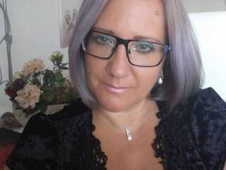 에로틱 한 영상 채팅 CrynaTender