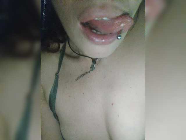 사진 CurlyHanna #horny#pircing#tongue#nipples#perfored#milf#hottest#deeptroat#flexiblity#