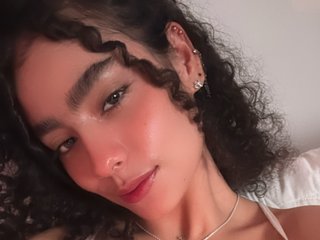 에로틱 한 영상 채팅 Victoria_Curly