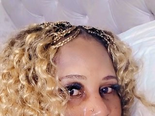 에로틱 한 영상 채팅 Curvybae