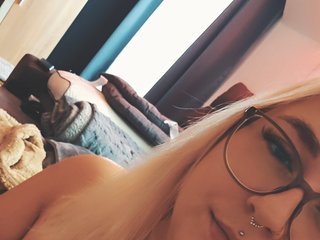 에로틱 한 영상 채팅 Curvymelli97