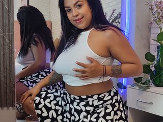 에로틱 한 영상 채팅 CurvyyQueenXO
