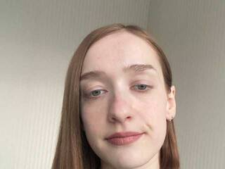 에로틱 한 영상 채팅 DacotaDoll