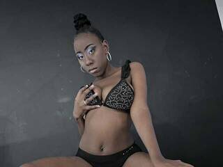 에로틱 한 영상 채팅 DanielaKiston