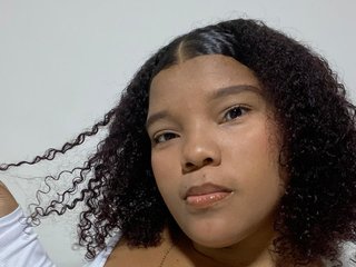 에로틱 한 영상 채팅 DayanRoux