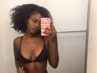 에로틱 한 영상 채팅 DeArriLyn