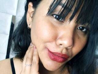 에로틱 한 영상 채팅 DellaBaker