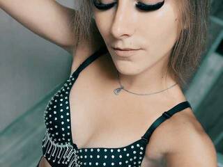 에로틱 한 영상 채팅 DeroniAh