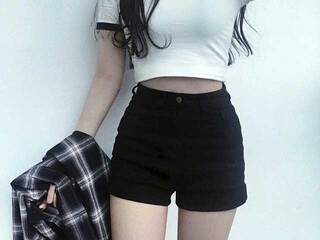 에로틱 한 영상 채팅 DinaLess