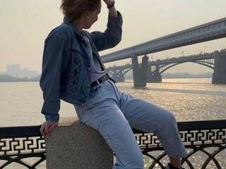 에로틱 한 영상 채팅 DinaMore