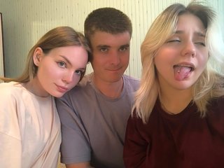 에로틱 한 영상 채팅 DivineTrio