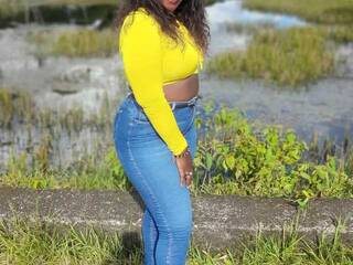 에로틱 한 영상 채팅 Ebony-sofia