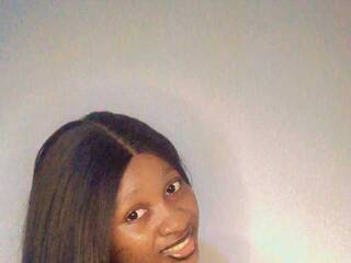 에로틱 한 영상 채팅 Ebonypetiti