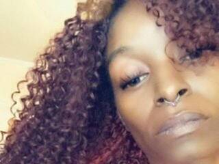 에로틱 한 영상 채팅 EbonyPie