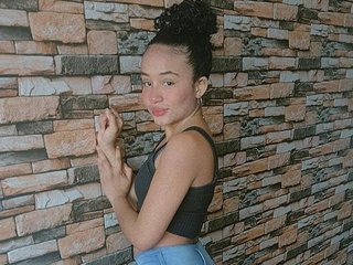 에로틱 한 영상 채팅 EbonyPrincesss