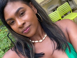 에로틱 한 영상 채팅 EbonyyQueenn
