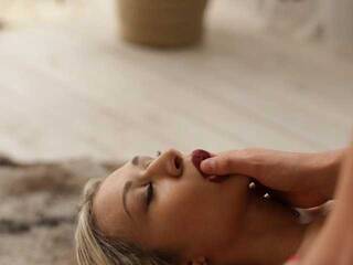 에로틱 한 영상 채팅 69PureBuzz