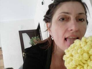 에로틱 한 영상 채팅 Eleanesa