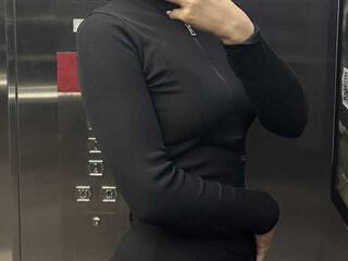 에로틱 한 영상 채팅 Elinn-kiss