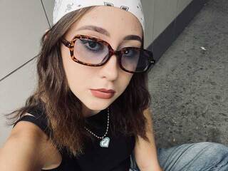 에로틱 한 영상 채팅 ElizaDarleen