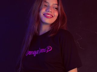 에로틱 한 영상 채팅 EllieMiller