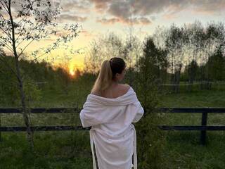 에로틱 한 영상 채팅 Emaleena