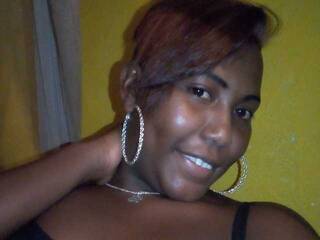 에로틱 한 영상 채팅 Emellie