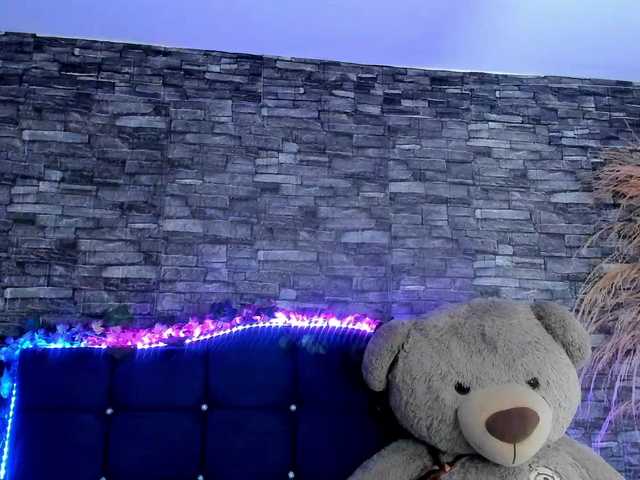 방송 스크린 샷 Emili-Roose