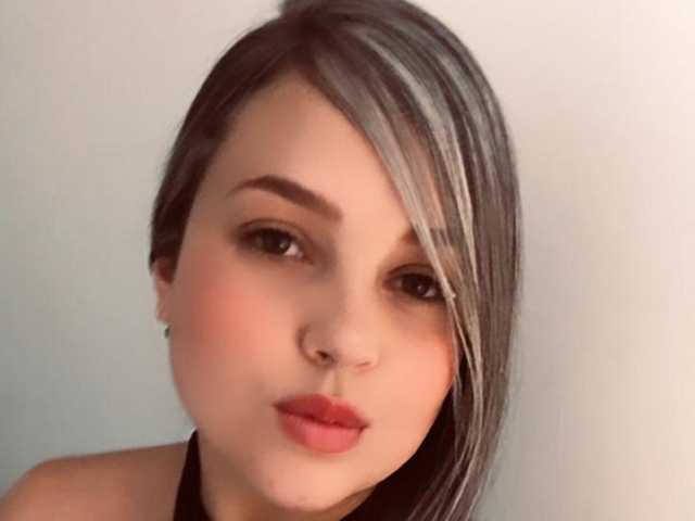프로필 사진 EmilianaJohns