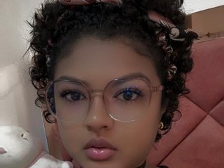 에로틱 한 영상 채팅 emily-carzon