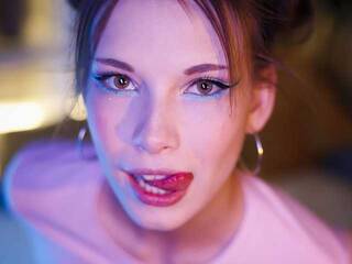 에로틱 한 영상 채팅 EmmyEdwards