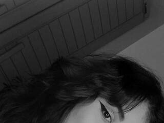 에로틱 한 영상 채팅 Emyli-rousse-