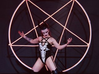 에로틱 한 영상 채팅 FemdomWitch