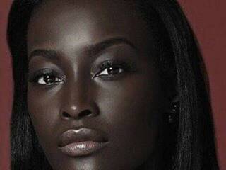 에로틱 한 영상 채팅 flora-brown