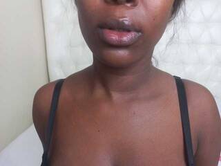 에로틱 한 영상 채팅 Freakynessa