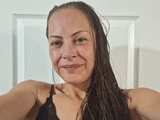 에로틱 한 영상 채팅 GoddessTia247