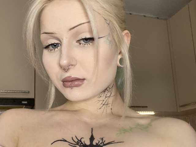 프로필 사진 goth-bimbo