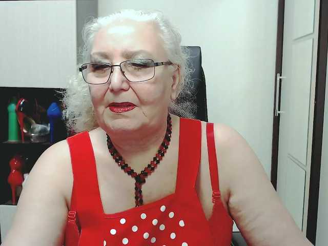 사진 GrannyWants all shows in clothes only for tokens.. undress only in private