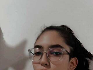 에로틱 한 영상 채팅 HannaGrace