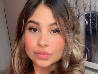 에로틱 한 영상 채팅 Hannathompson
