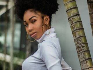 에로틱 한 영상 채팅 HarmonyPierce