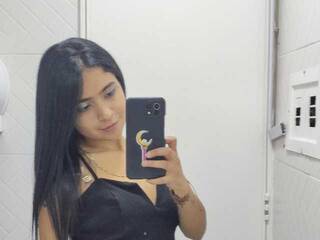 에로틱 한 영상 채팅 HelenaCyrus