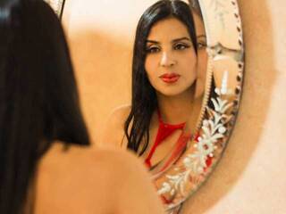 에로틱 한 영상 채팅 holly-marlow