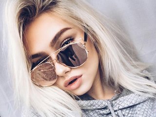 에로틱 한 영상 채팅 HollyBeauty