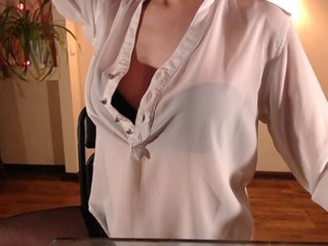 방송 스크린 샷 AnnaStaller